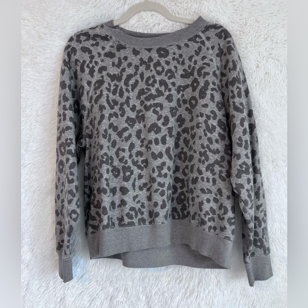 Old Navy. Large. Grey/brown leopard print crewneck sweatshirt.
